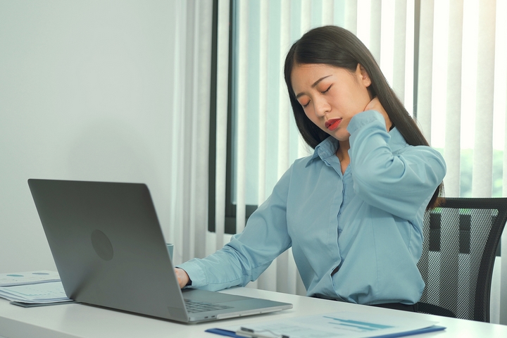 How to Avoid Neck and Shoulder Pain from Sitting at Computer